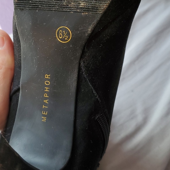 Metaphor size 8 1/2 black ankle booties - Picture 5 of 5